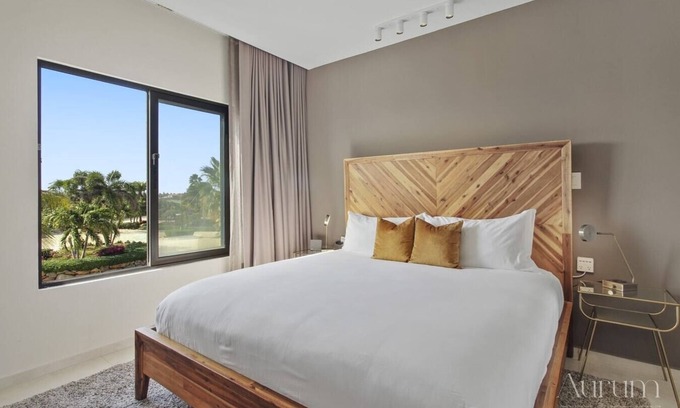 Gold Coast Condo | Luxury 1 bdrm boutique Condo in Gold Coast -Malmok