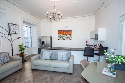 Plymouth Apartment | Luxury 1 bedroom ground floor apartment