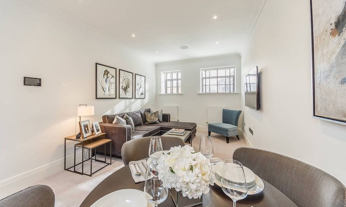 Hammersmith and Fulham Apartment | Luxury 2 Bed 2 Bath Gated Riverside Development
