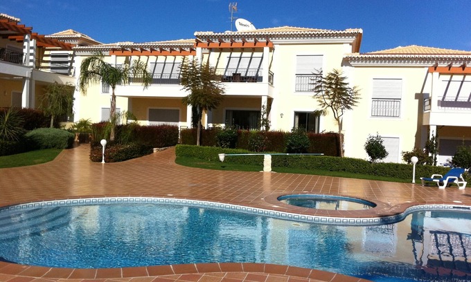 Porto de Mos Apartment | Luxury 2 Bed Apartment with pool near to beach