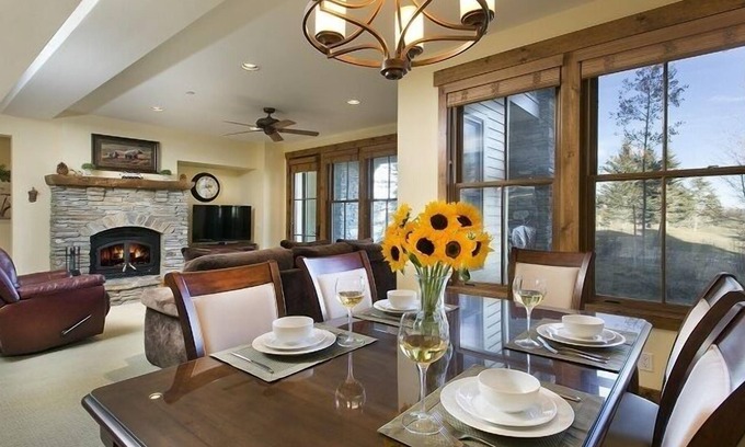 Mammoth Lakes House | Luxury 2 Bedroom 2.5 Bath Townhome Adjacent to the Snowcreek Golf Course