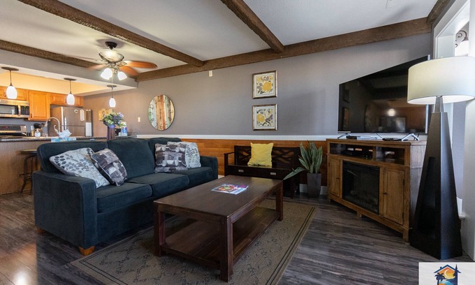 Branson Condo | Luxury 2 Bedroom Walk-In ~ Golf Course ~ Near The Strip (CL-A8)