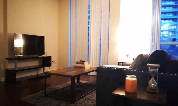 Bathurst Quay Apartment | Luxury 2 Bedroom Waterfront Condo in DT- Renovated