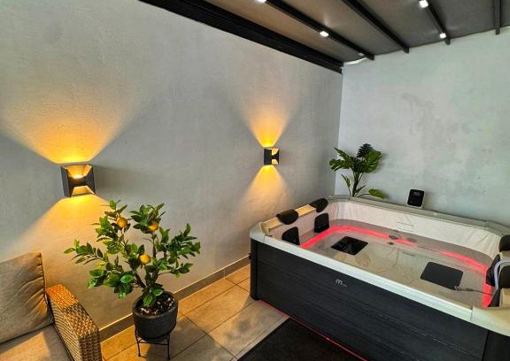 Dafni Apartment | Luxury 2 storey 2bedroom condo with Private Jacuzzi & patio - Athens