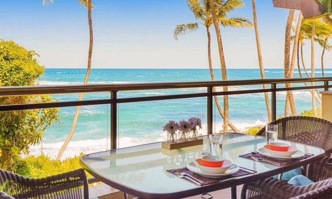 Wailua House Lots Condo | Luxury 2-Story Oceanfront Condo w/Views & Pool