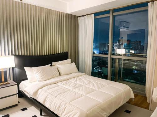 Baclaran Apartment | Luxury 2BR Penthouse across City of Dreams