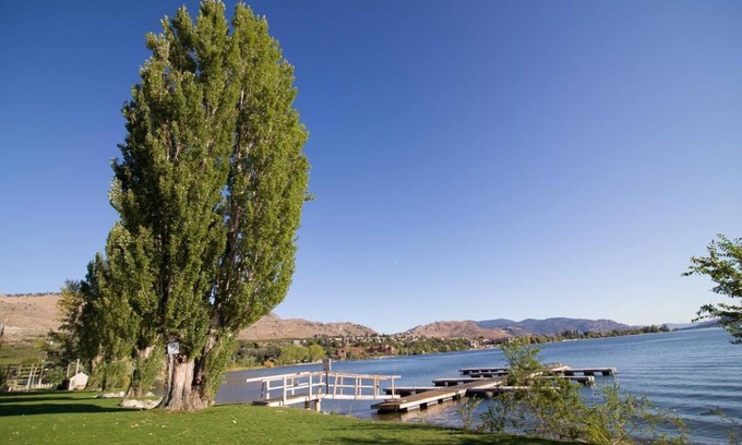 Okanagan-Similkameen House | LUXURY 3 Bd LAKEFRONT TOWNHOME-Views, Private Beach & Dock in Sunny Oyosoos!n
