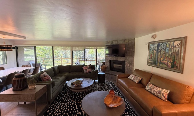 Vail Condo | Luxury 3 bdrm condo walk to the slopes & Vail Village