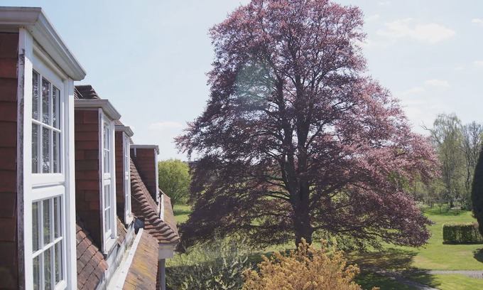 Runnymede Apartment | Luxury 3 bed loft apartment in parkland 5min M25, 15min Heathrow, 30min London