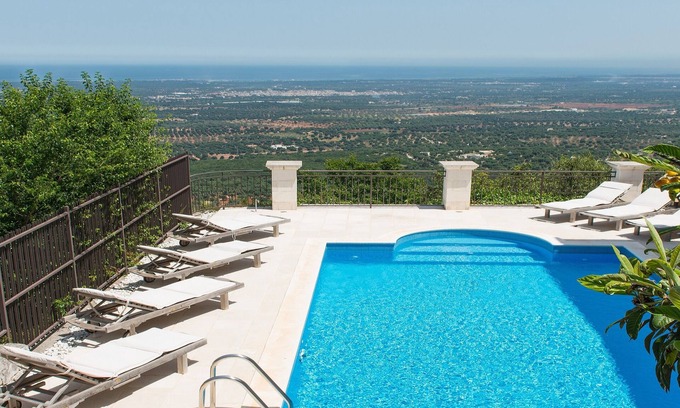 Fasano Villa | Luxury 3 Bed Villa Heated Pool, Seaviews, AirCon, Fast Wi-Fi,Near Historic Towns