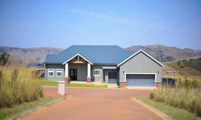 Dullstroom House | Luxury 3-bedroom house in welcoming Dullstroom with WiFi