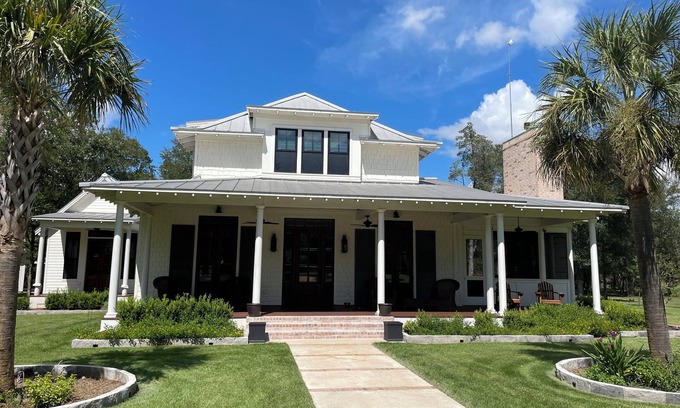 Cedar Creek House | Luxury 3 bedroom house-25 mins from Austin-Bergstrom International Airport