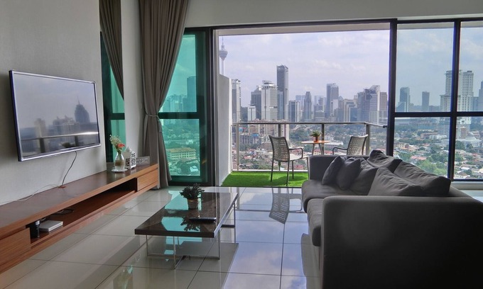 Kuala Lumpur City Centre Condo | [LUXURY] 3 Rooms 6 Pax Stay with KLCC View