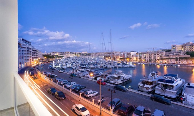 Ta' Xbiex Apartment | Luxury 3BR Apartment with Marina Views