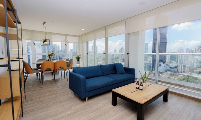 Tumba Vieja Apartment | Luxury 3BR apt with Cityview free parkingandbalcony