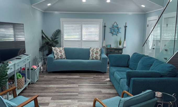 New Smyrna Beach House | Luxury 3BR Townhouse Walk to Beach Pet-Friendly Boat Parking Sleeps 10