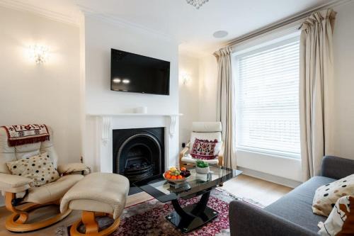 Warwick Villa | Luxury 3BRs house in the heart of Victoria
