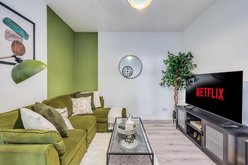 Coventry House | Luxury 4-Bed Home in Coventry City Centre - Sleeps 10 - Ideal for Corporate and Contractors