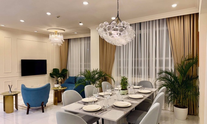 Bonifacio Global City Condo | Luxury 4-Bed Penthouse in Central BGC close to St.Lukes and One High Street