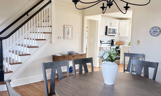 Maple Hill House | Luxury 4-bedroom house in charming Bloomfield, Secluded, WiFi & Security camera.