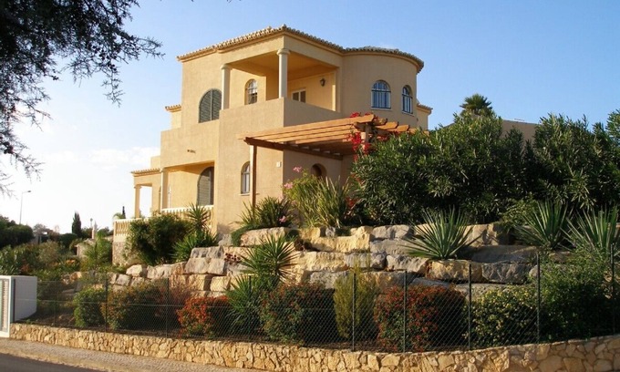 Ferragudo Villa | Luxury 4 bedroom villa w/pool and sea view near beach and village