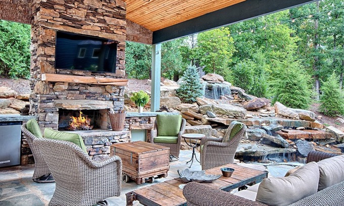 Asheville House | Luxury 4 King Bdrm, 4.5 Bth, Pavilion; Fire Place, TV, Waterfall, Fire Pit