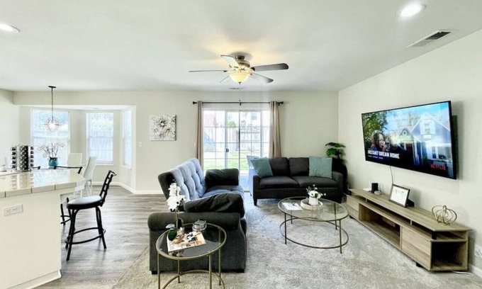 Chico House | Luxury 4BR Family Home w/King Suite + Game Room