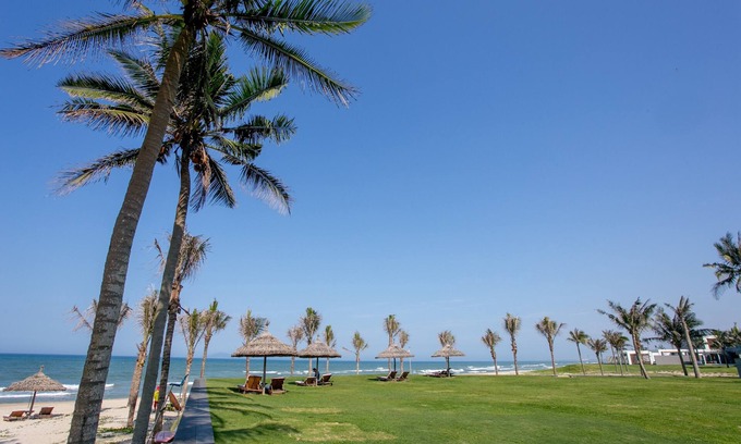Ngu Hanh Son Villa | Luxury 4BR Private Pool Villa at Golf and Beach Resort