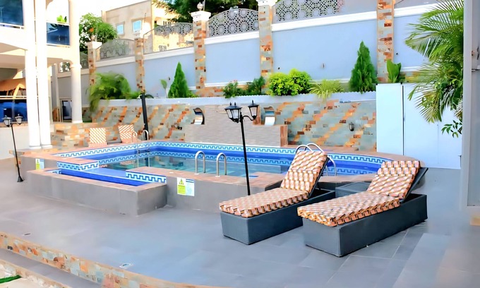 Accra House | Luxury 4BR Villa w/Pool, Rooftop – Bojo Beach