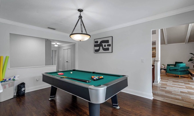 Temple Terrace Apartment | Luxury 5 BDRM Home | Stunning Pool & Huge Backyard