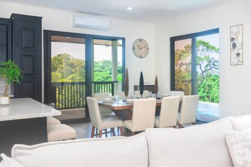 Antoneys Cay Villa | luxury 5 Bdrms-5 Bthms villa with private pool in west end