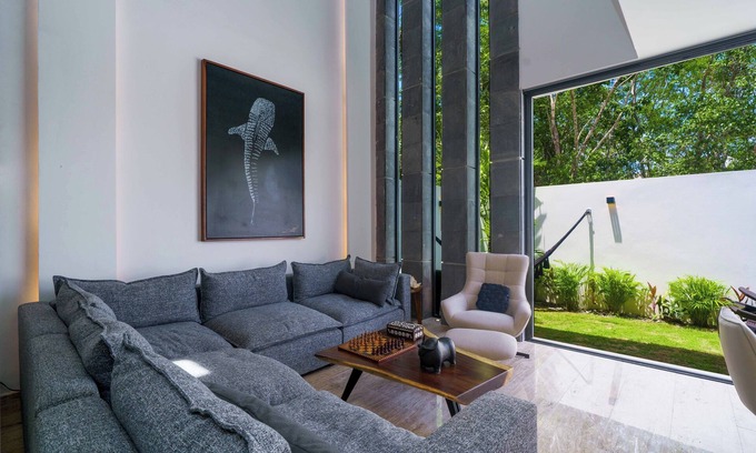 Cancun Villa | Luxury 5-Bedroom Villa in Cancun with AC, WiFi, Heated Pool and Movie Theater