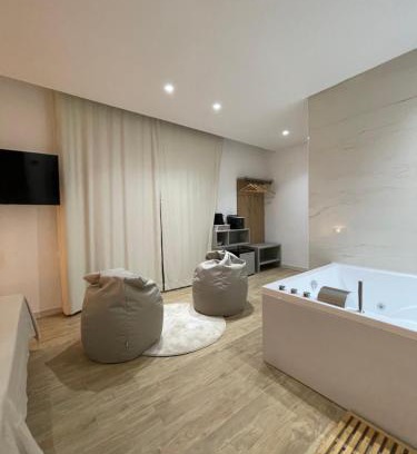 Trapani Apartment | Luxury - 5 Stars - Suite with a jacuzzi 70's rooms