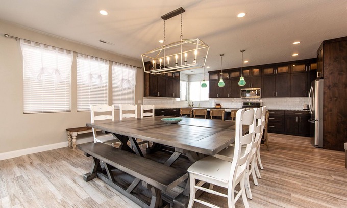 Santa Clara House | Luxury 6BR/7BA Family Friendly Home near Zion Private Pool & Resort Amenities