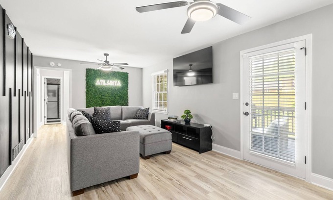 East Point House | Luxury 6BR 9 beds Oasis 4 Mins From ATL Intl Airport