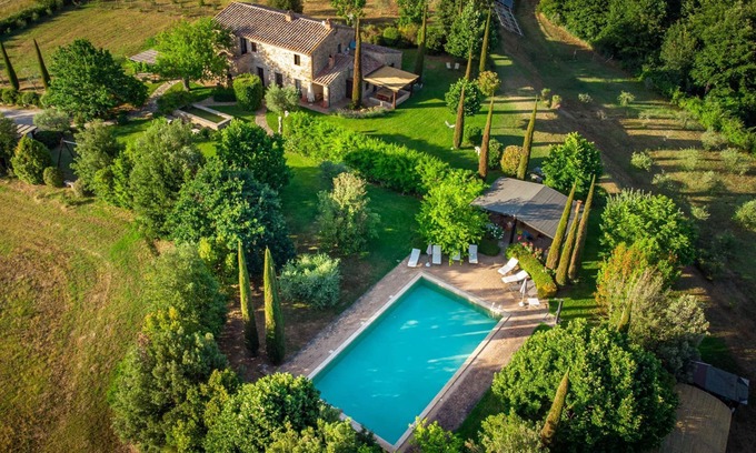 Citta della Pieve House | Luxury 6BR Villa with Heated Pool, Wine Tastings & Cooking Classes