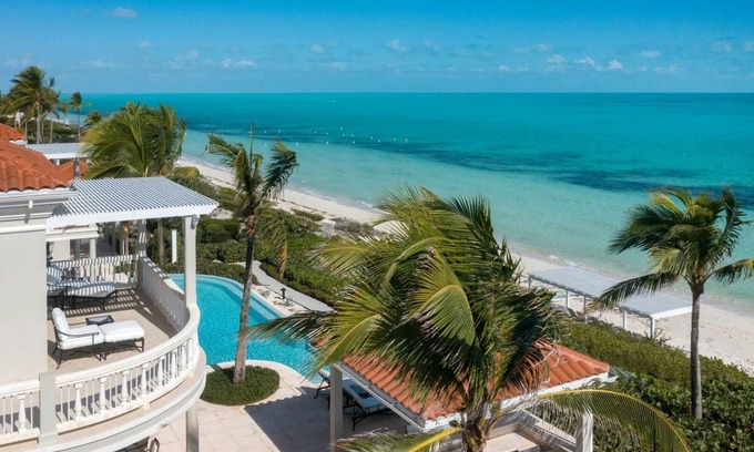 Long Bay Hills Villa | Luxury 7BR Beachfront Villa, Pool, Hot Tub, Gym & Games – Long Bay