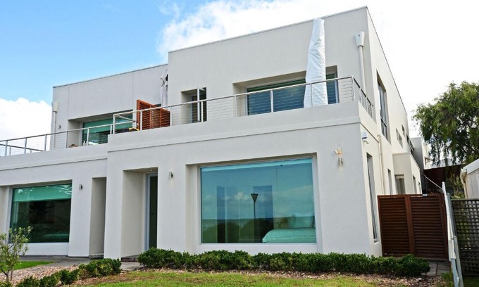 Encounter Bay House | Luxury and Beachfront on Franklin