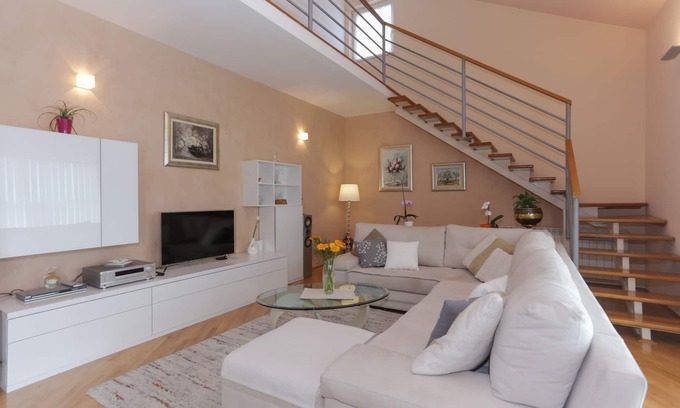Kastel Gomilica House | Luxury and cozy apartment with a perfect view and free parking