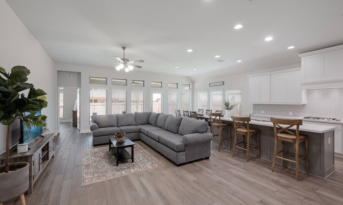 San Antonio House | Luxury and Comfort. House with big covered patio.