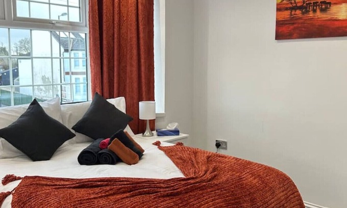 Southampton House | Luxury and spacious 3 bedroom home in Southampton