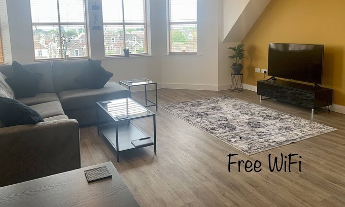 Weston-super-Mare Apartment | Luxury apartment, a few steps from the beach with sea views
