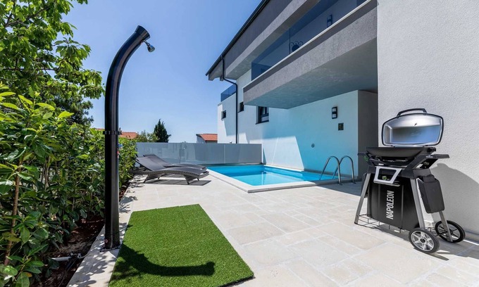 Krk Apartment | Luxury Apartment II. with a heated pool in Villa Adria Apartments