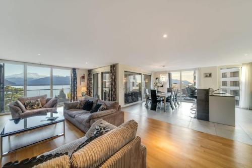 Montreux City Centre Apartment | Luxury Apartment in Montreux with Panoramic Views by GuestLee