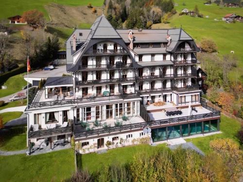 Chateau-d'Oex Apartment | Luxury Apartment, Panoramic Mountain Views, 5 Star Spa Facilities - 3 Bedroom