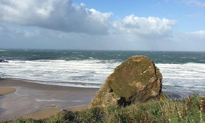 Newquay Apartment | LUXURY APARTMENT PORTH, SLEEPS 4, SEA VIEWS OVERLOOKING WHIPSDERRY BEACH