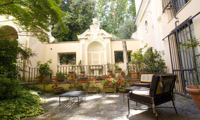 Rione VII Regola Apartment | Luxury apartment Via Giulia with private garden