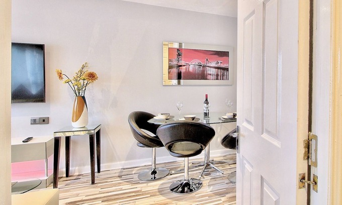 Glasgow Apartment | Luxury Apartment with Views of River Clyde