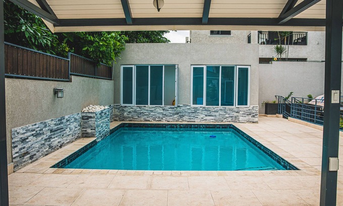 Barbican Condo | Luxury Apartment with Gym, Swimming Pool, Parking and Wifi