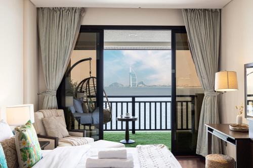Palm Jumeirah Apartment | Luxury Apartments in Anantara Resort with Stunning Burj AlArab & Sea Views